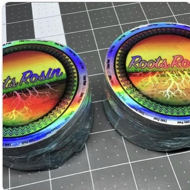 Holographic round product labels